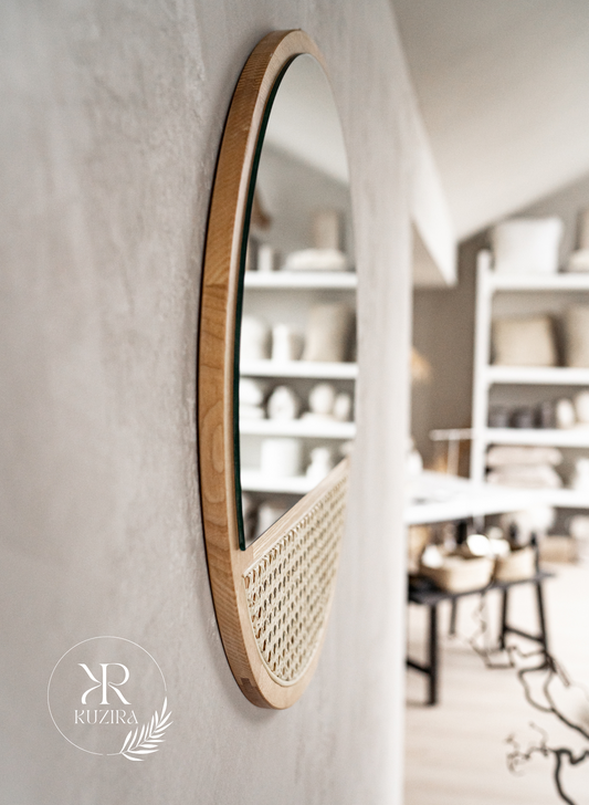 Spiegel aus Eichenholz mit geflochtenem Rattanakzent - Das Spieglein